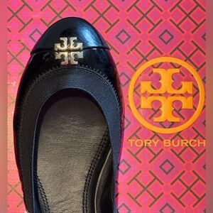 Tory Burch Black Patent Leather Flats. Size 7.
